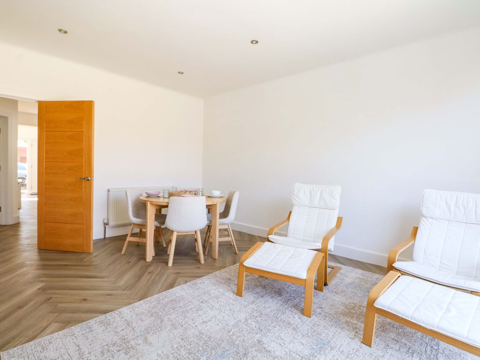 A dining room with a table and chairs at Shoreline Retreat in Bournemouth
