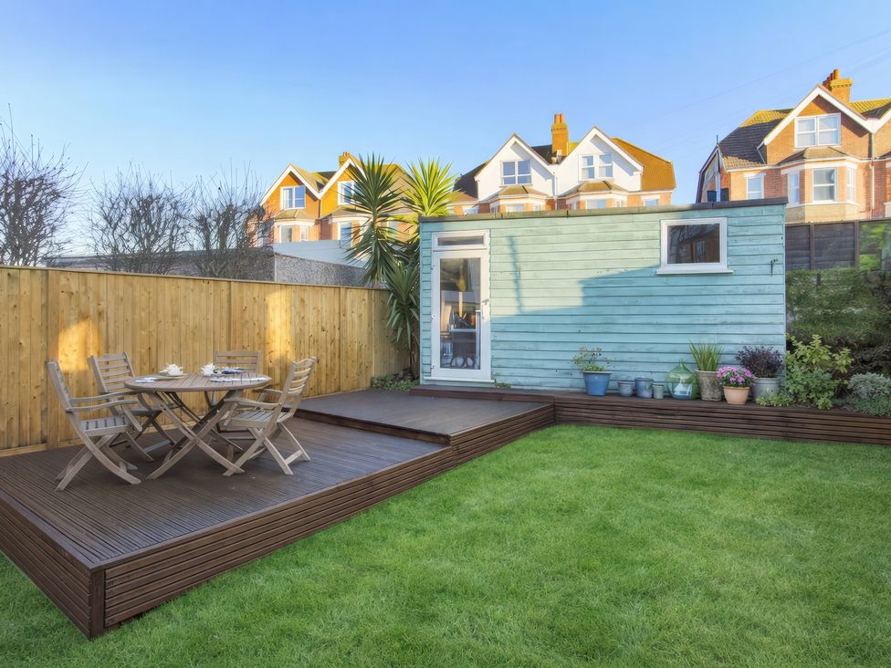 A garden with a patio table and chairs at 19 East Cliff Gardens Folkestone