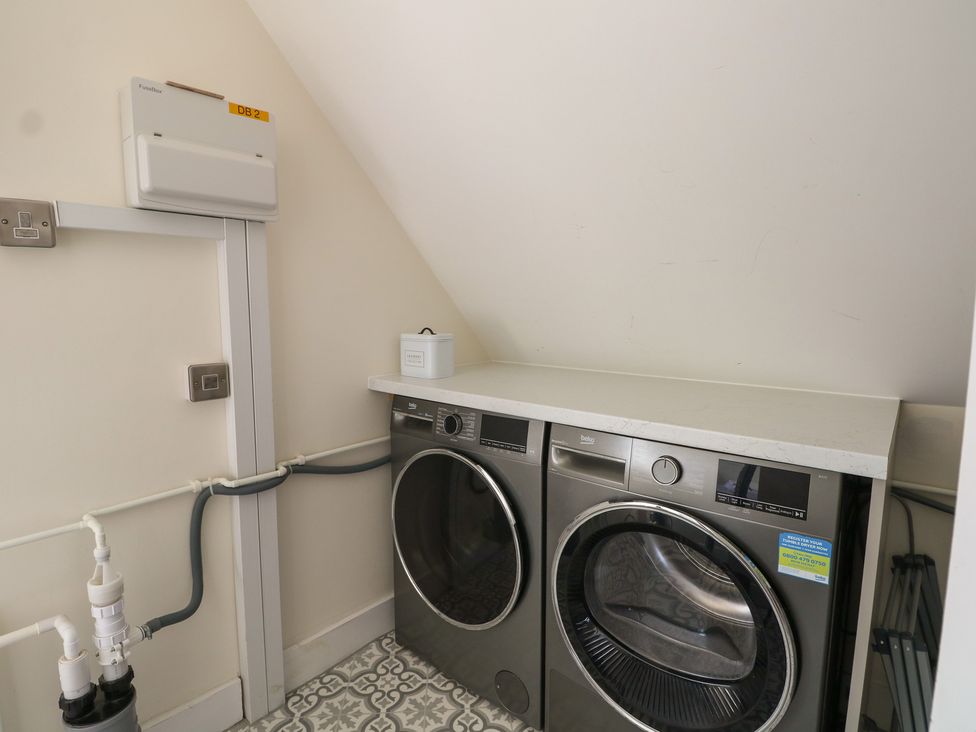A laundry room with a washer and dryer at East Cliff Gardens in Folkestone