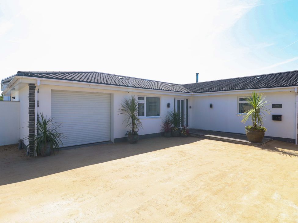 A front exterior view of a house at Agan Paradhis in Quintrell Downs