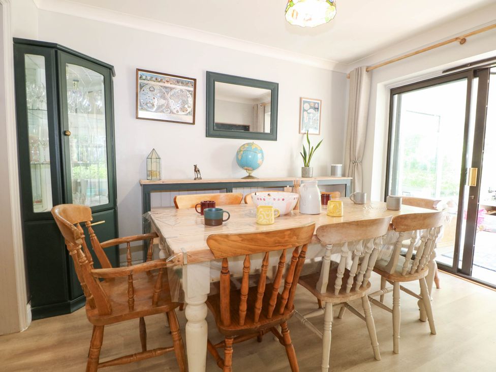 A dining room with a table and chairs at Taliesin in Hailsham