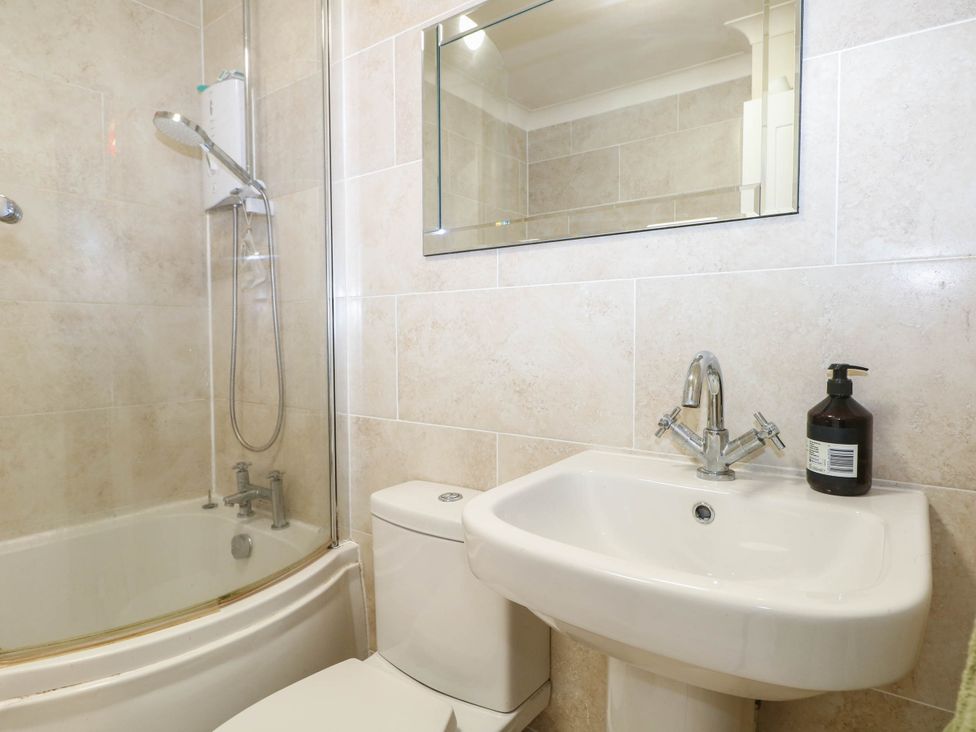 A bathroom with a shower, toilet, and sink at Taliesin in Hailsham