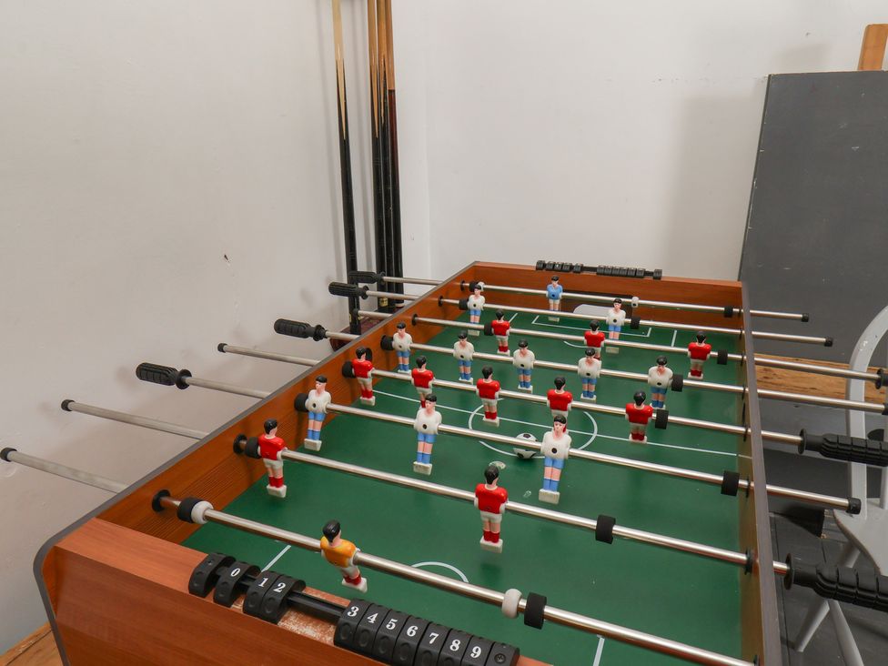 A foosball table with foosball players at Reighton House in Reighton near Filey