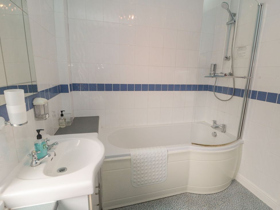 A bathroom with a bath tub and sink at Meltham Guest House in Scarborough