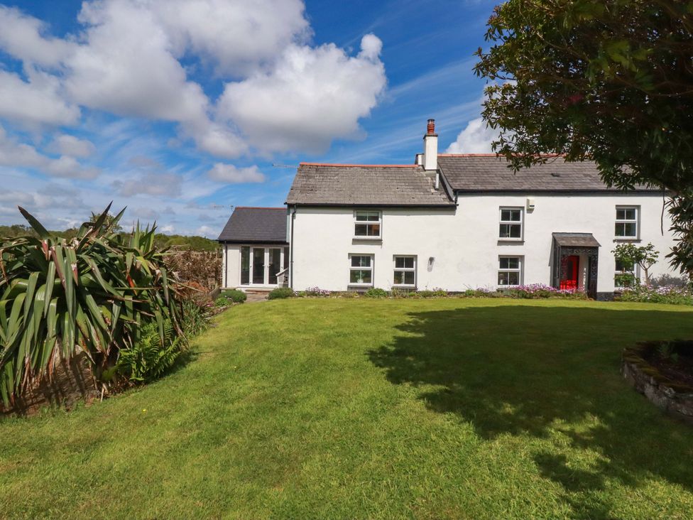 A house with garden and grass at Seveock in Threemilestone