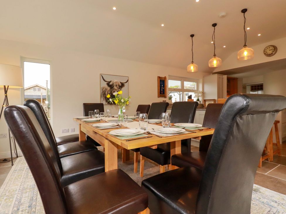 A dining room with a table and chairs at Seveock in Threemilestone