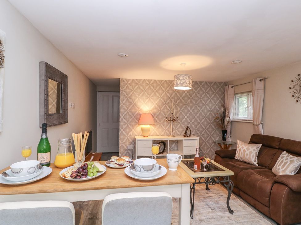 A living room with a dining table and chairs at Herriots Bridge Cottage Annex in Bristol