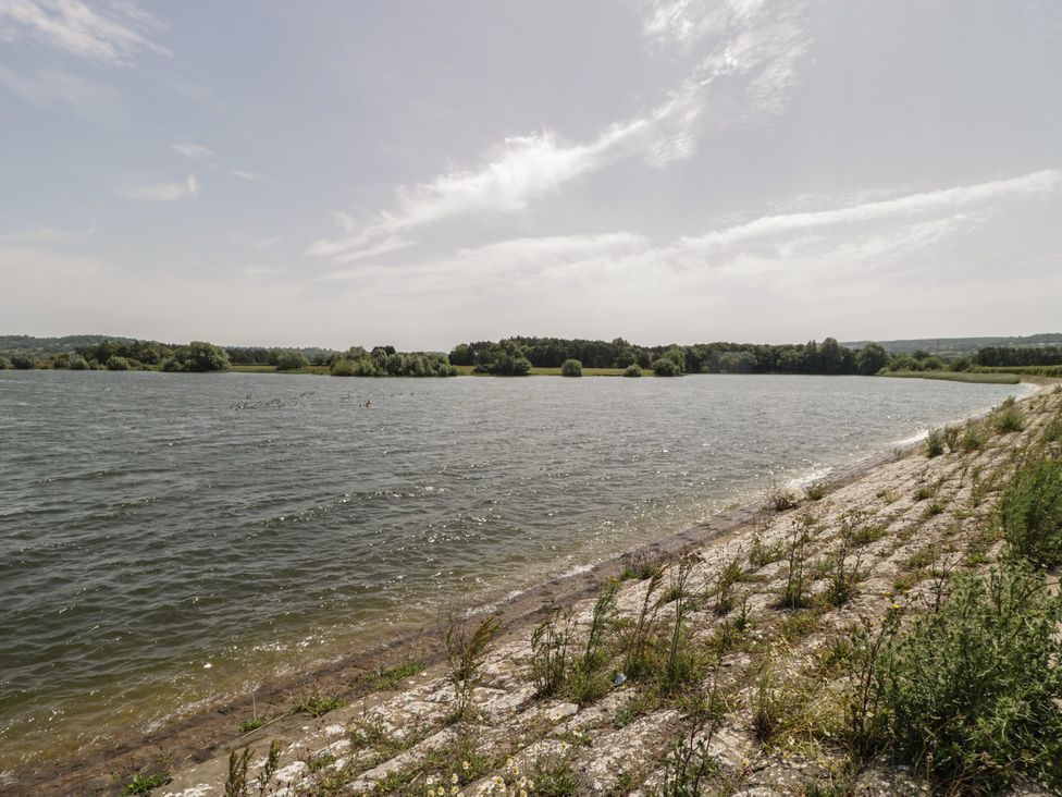 A water body with a shoreline and vegetation at Herriots Bridge Cottage Annex in Bristol