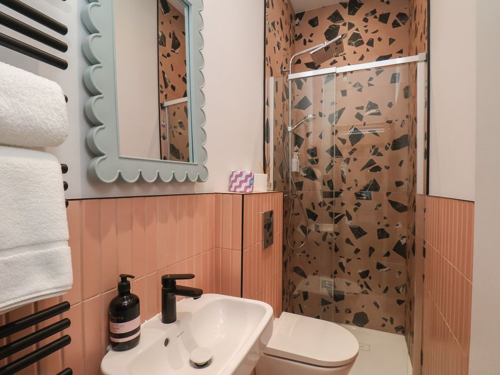 A bathroom featuring a shower and sink at Apartment Pink