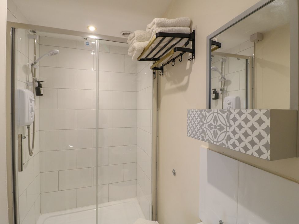 A bathroom with a shower and towels at Stay @ Mantra in Stoke Albany