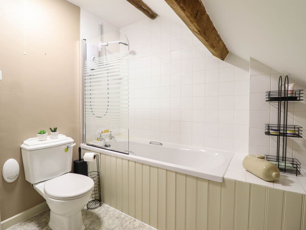 A bathroom with a bathtub and toilet at Frondirion in Dinas Mawddwy