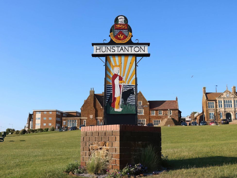 A sign for Hunstanton with buildings in the background at 3b Hideaways Hunstanton