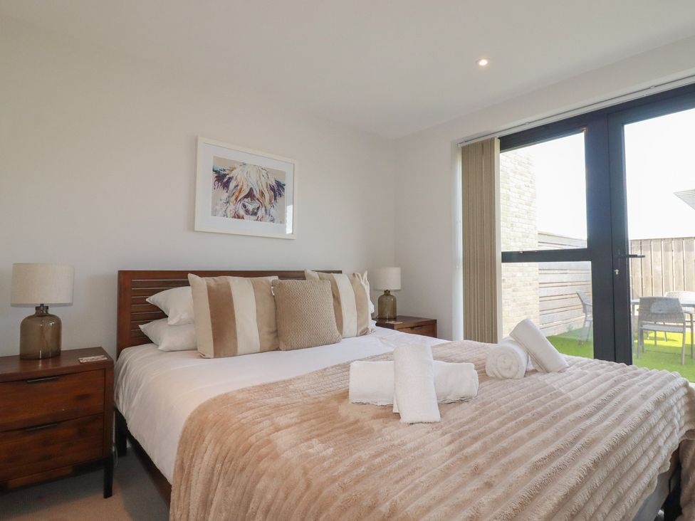 A bedroom with a bed and bedside tables at Seascape in Newquay