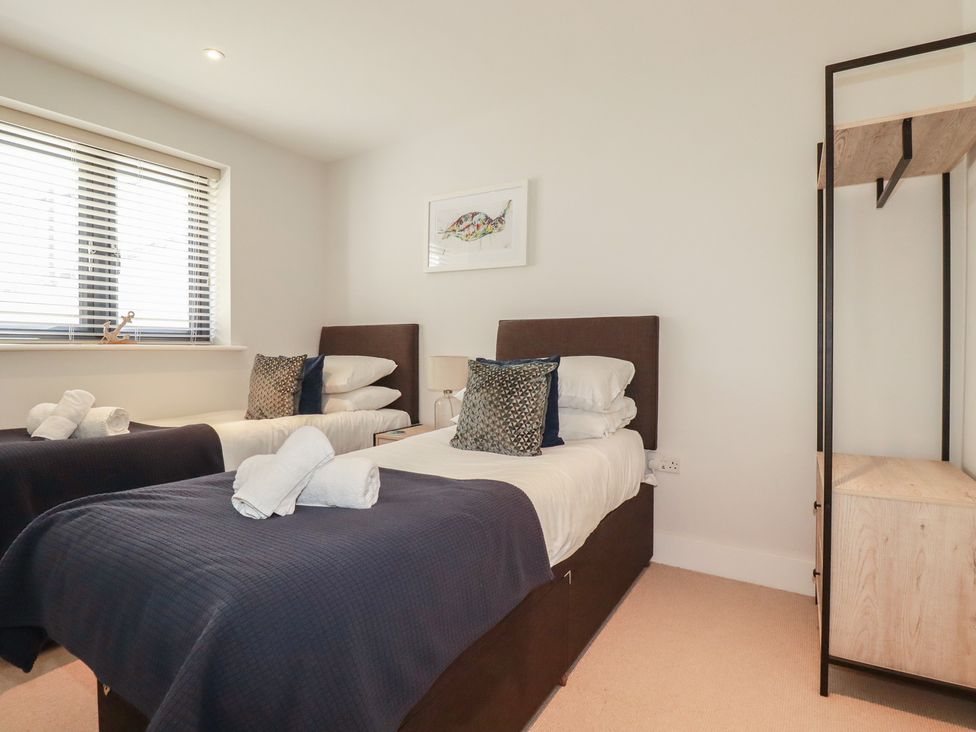 A bedroom with two beds in Seascape Newquay