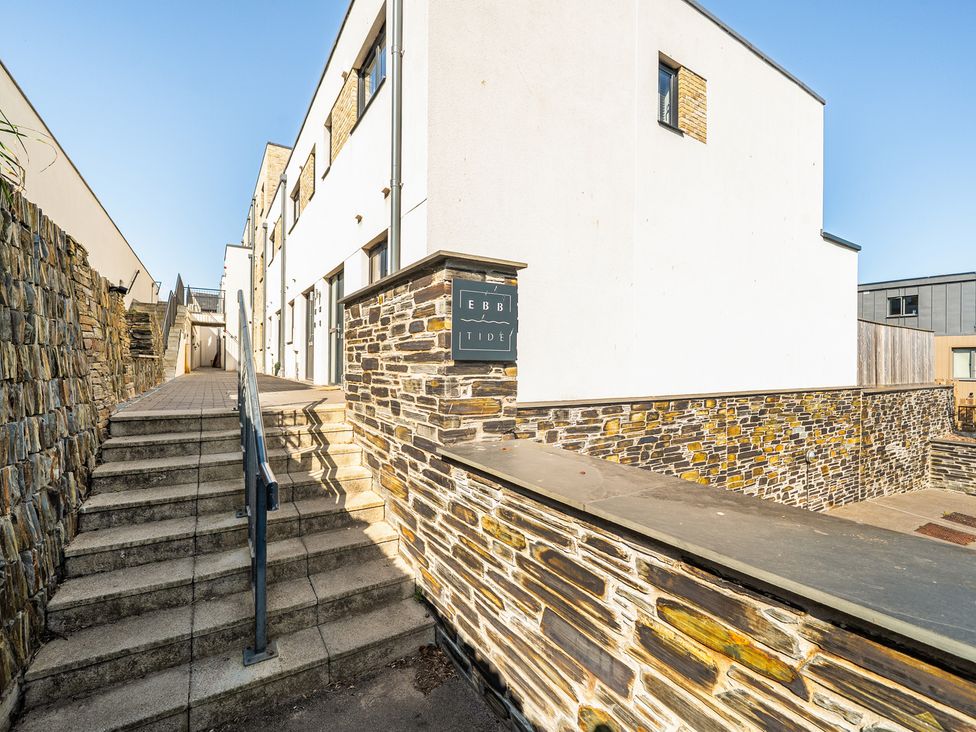 A pathway and stairs leading to a building at Ebb Tides in Newquay