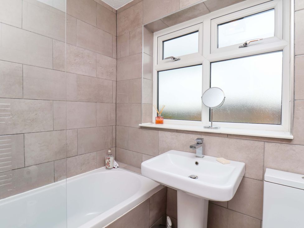 A bathroom with a bath tub, sink and toilet at 7 Crestbrooke in Northallerton