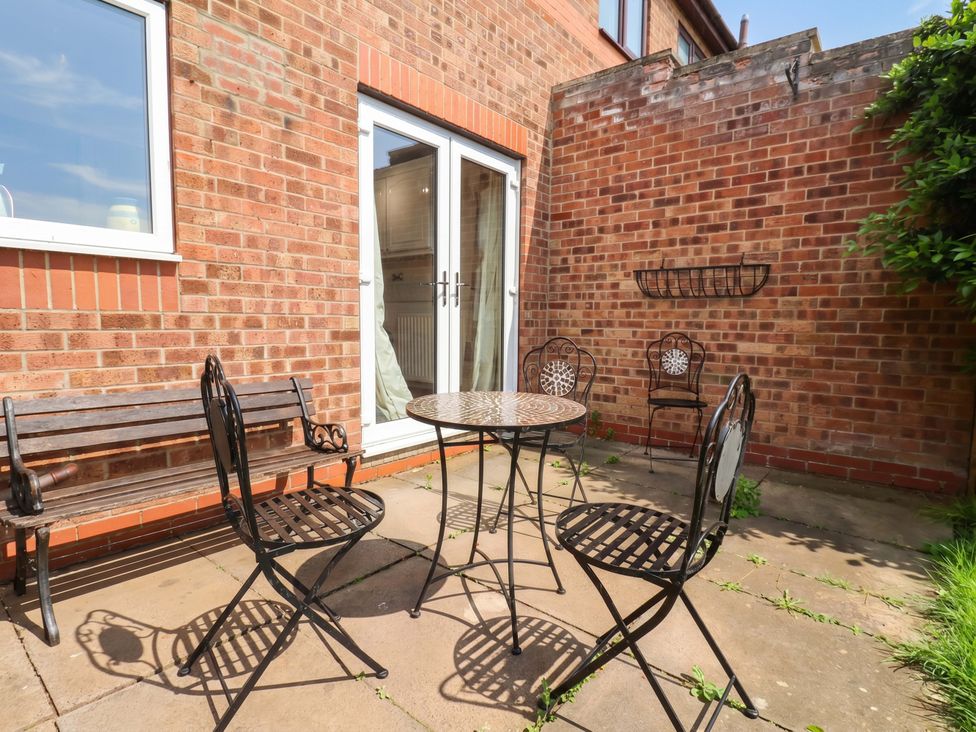 A garden area with a table and chairs at 7 Crestbrooke Northallerton