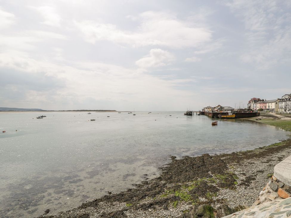 A view of the water with boats and buildings at Ty Gwyn in Aberdovey