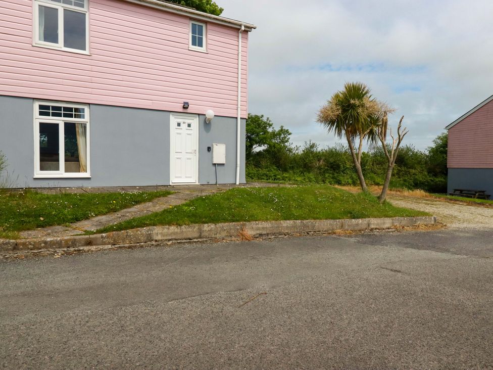 A house with a pathway and mailbox at 4 bed number 20 Newquay