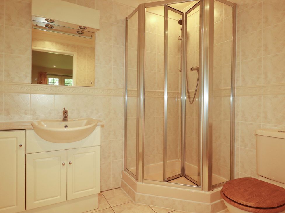 A bathroom featuring a shower, sink, and toilet at 4 bed number 20 Newquay