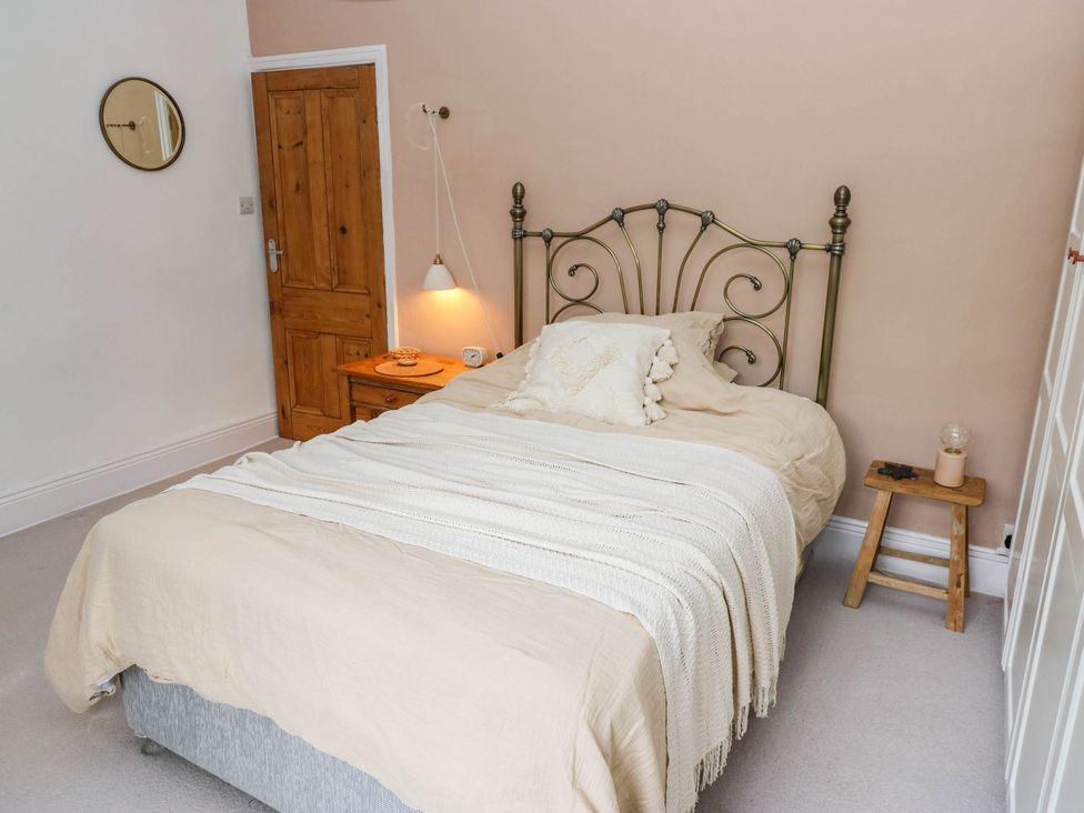 A bedroom with a bed and bedside table at 10 Park Road 