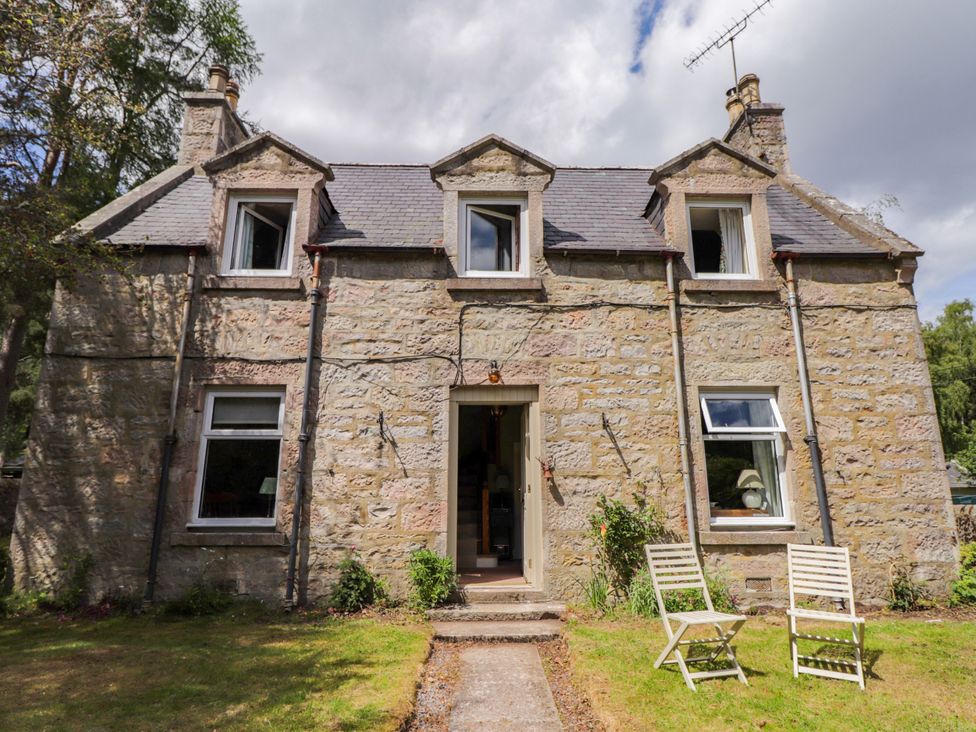 A house with two chairs in front at Gairnshiel School House near Ballater