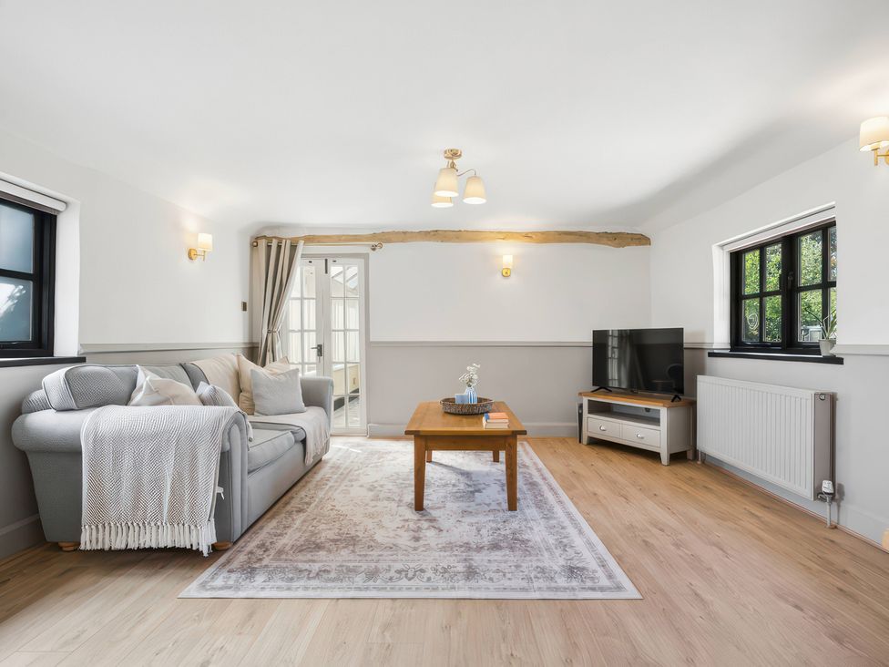 A living room with a sofa and coffee table at 5 Acres Cottage in Rickmansworth