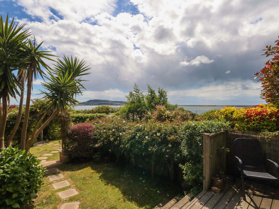 A garden with a view of the sea at Little Gem in Weymouth