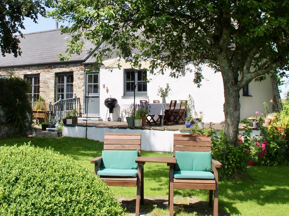 An outdoor area with chairs and a table at Cider Cottage near Launceston