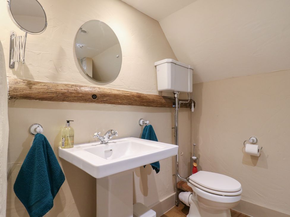 A bathroom with a sink and toilet at The Annex Cavendish Near Sudbury