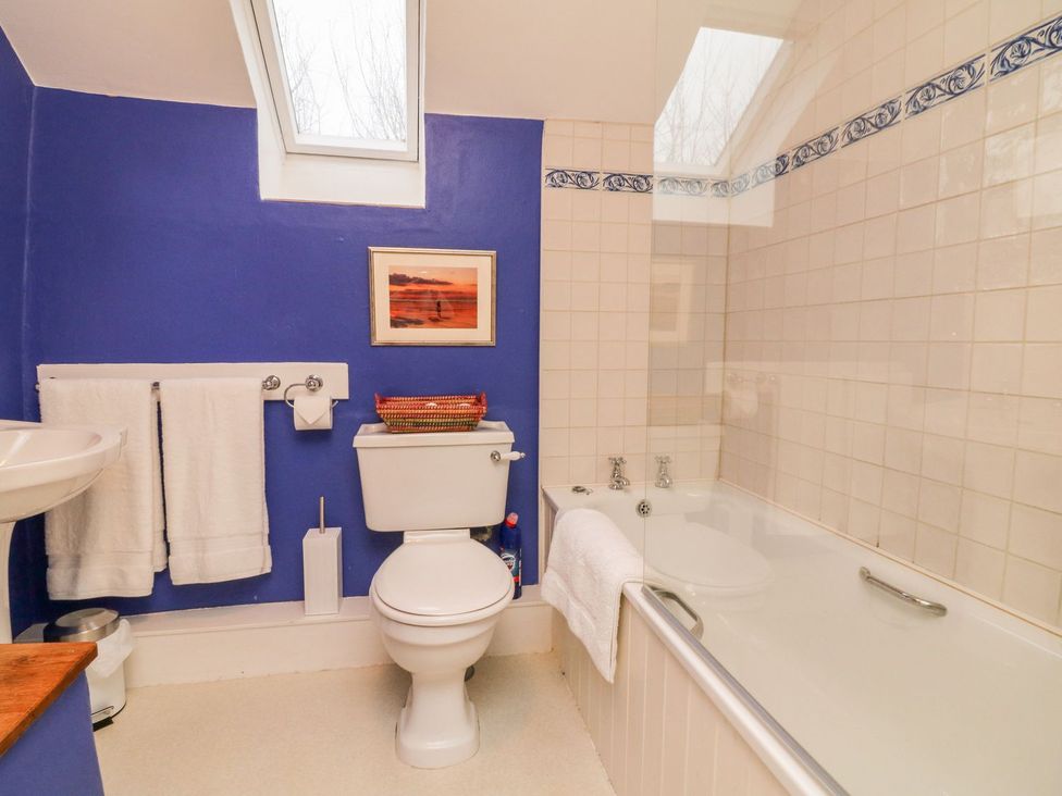 A bathroom with a sink, toilet, and bathtub at Whitefield Cottage in Barnstaple