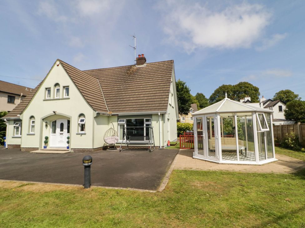 A house with a garden and conservatory at 59 Nursery Avenue Coleraine