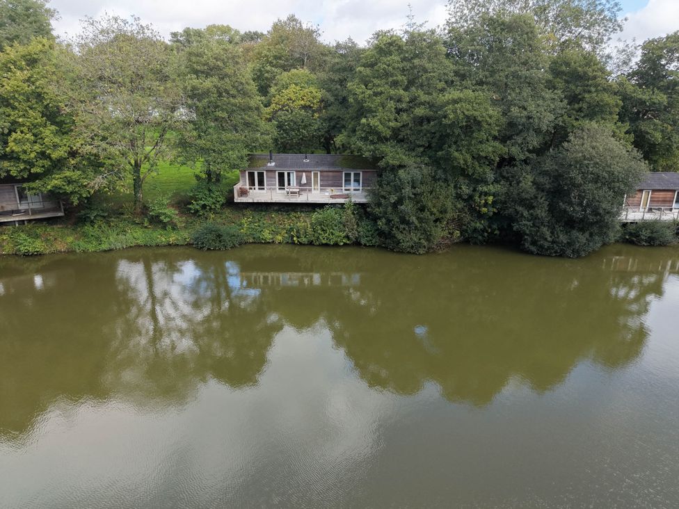 Houses by a body of water at 11 Water's Edge in Lanreath