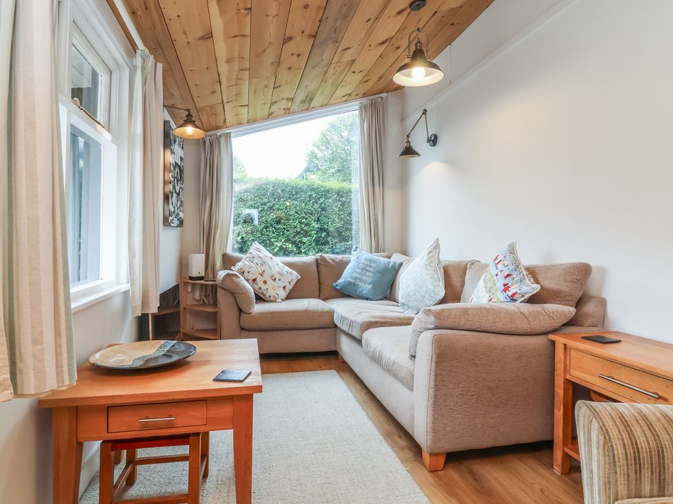 A snug with a sofa and coffee table at Dingle Dell in Braunton