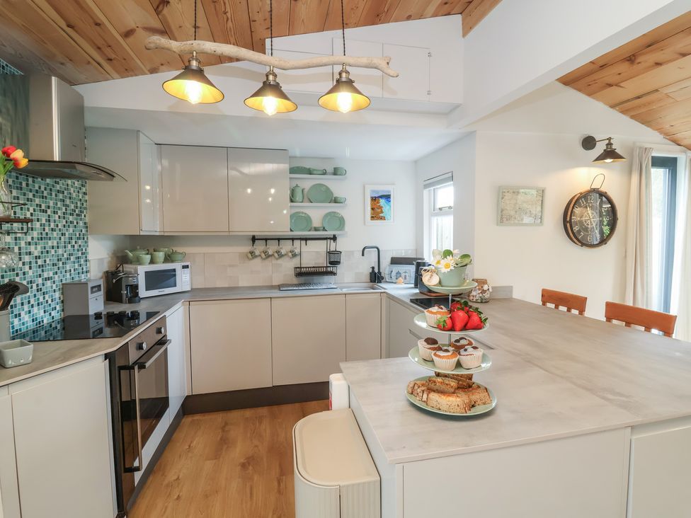 A kitchen with appliances and food items at Dingle Dell Braunton