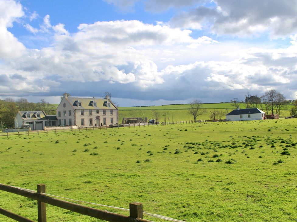 A house and shed in a green field at Country Cottage Sleeps 3 with Garden and Parking