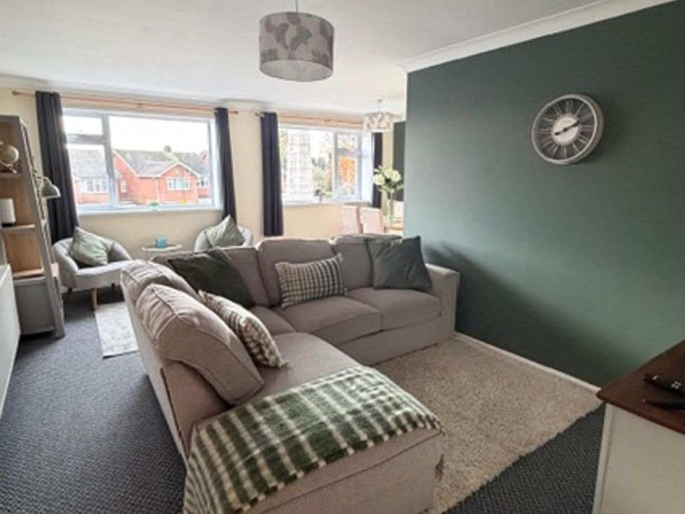 A living room with a sofa and chairs at Meriden Apartment - Sleeps 7 - Near Nec, Parking in Meriden