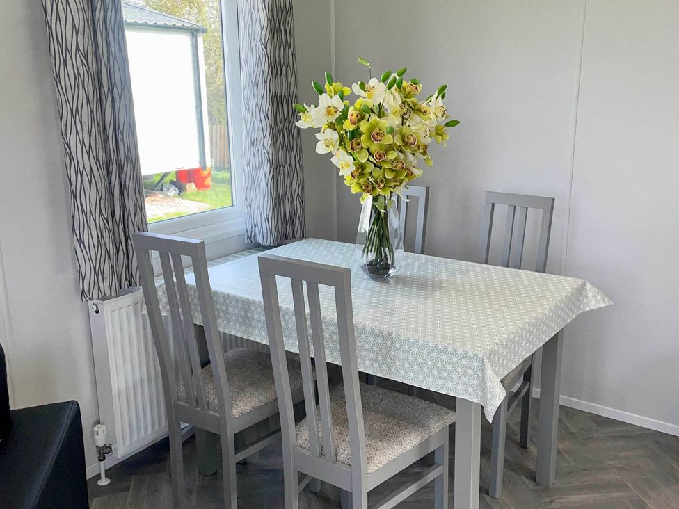A dining room with a table and chairs at Chalet 4 guests Parking Available near Tuxford