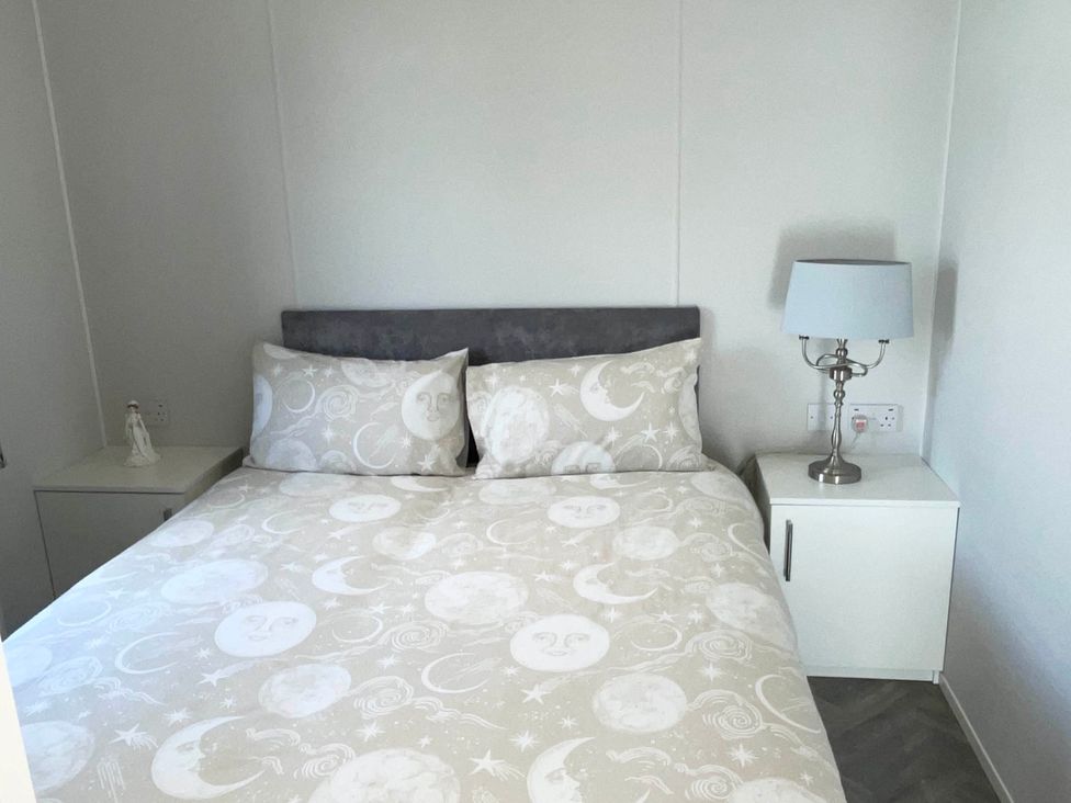 A bedroom with a bed and nightstand at Chalet 4 guests Parking Available near Tuxford