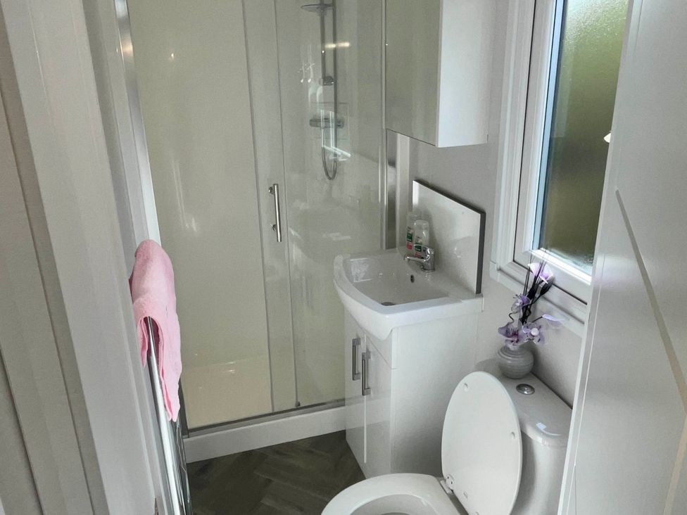A bathroom with a shower, sink, and toilet at Chalet 4 guests Parking Available near Tuxford