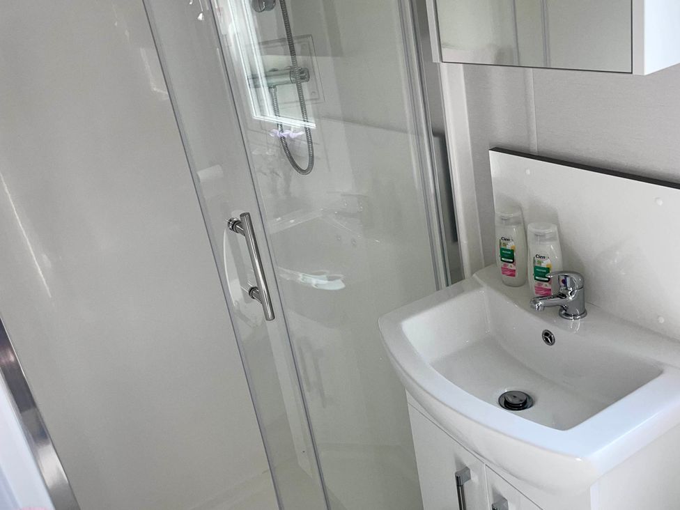 A bathroom with a shower enclosure and washbasin at Chalet 4 guests Parking Available near Tuxford