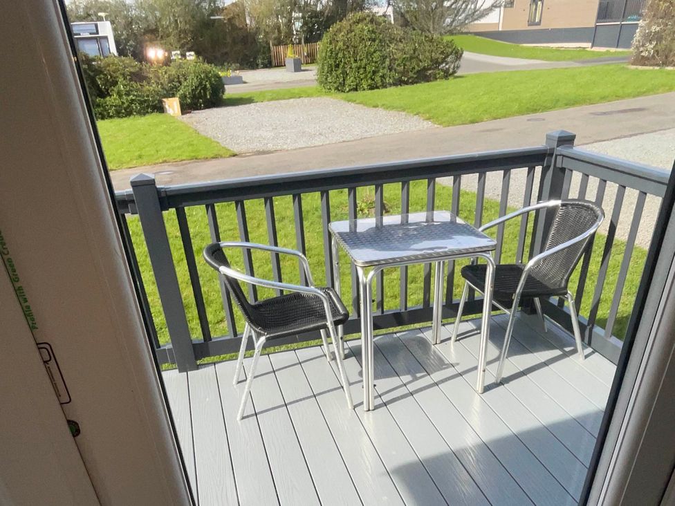 An outdoor seating area with a table and chairs at Chalet 4 guests Parking Available near Tuxford