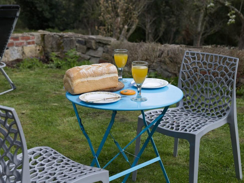 A table with bread and drinks in the garden at Cottage Sleeps 2 Garden Parking Ryton