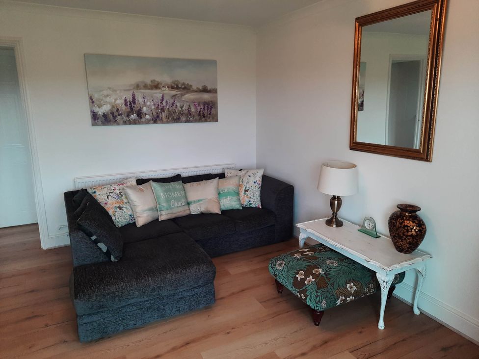 A living room with a sofa and coffee table at St Margaret's 2 Bed Chalet Sleeps 4 Pets Ok