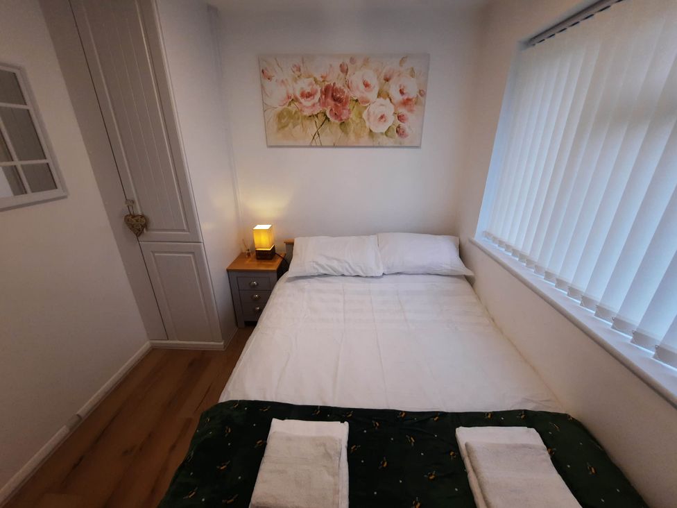 A bedroom with a bed and bedside table at St Margaret's 2 Bed Chalet Sleeps 4 Pets Ok