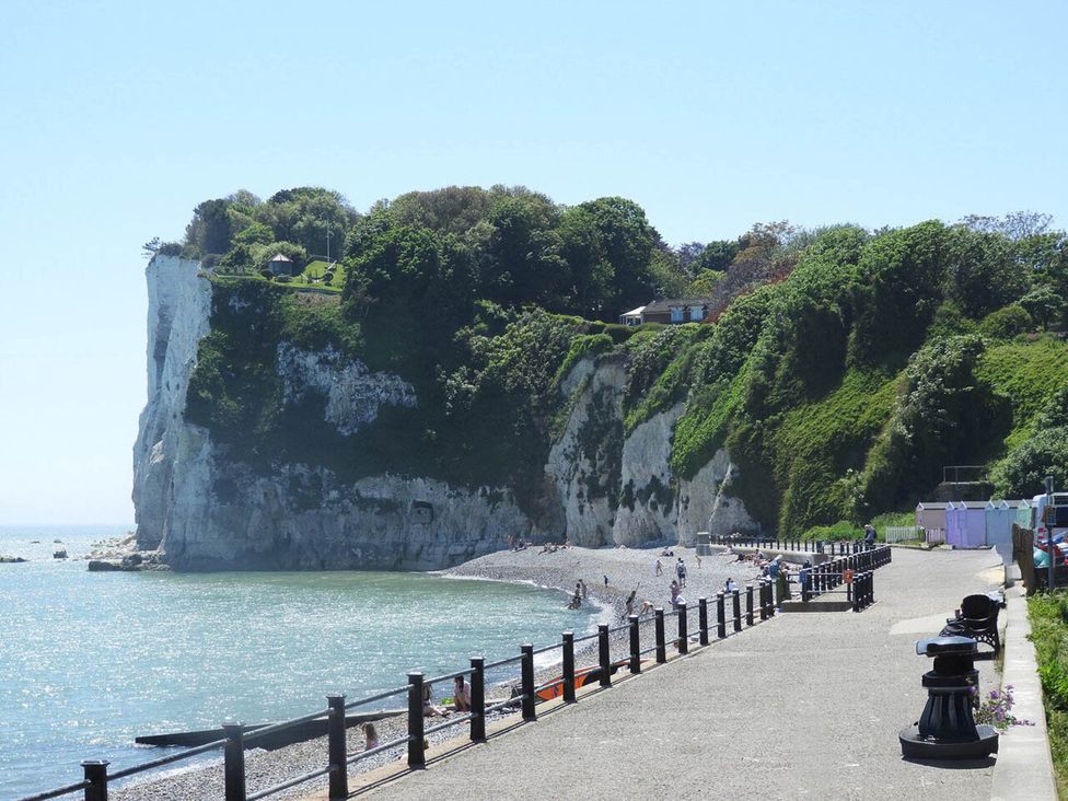 A beach with a cliff and a pathway at St Margaret's 2 Bed Chalet Sleeps 4 Pets Ok