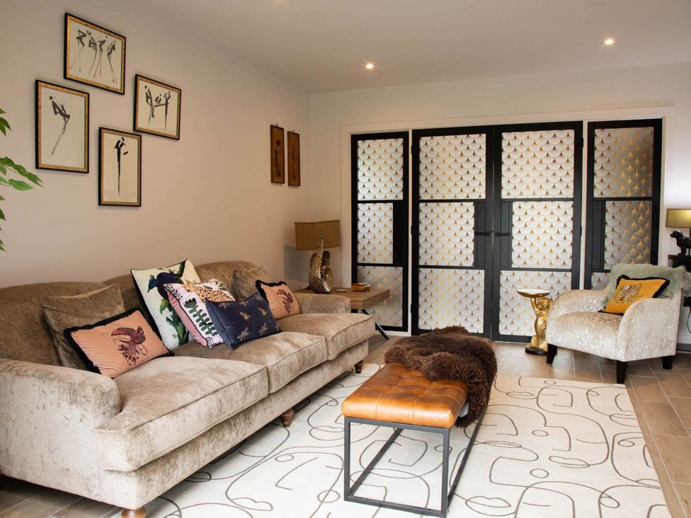 A living room with artwork on the wall at House Sleeps 10 with Enclosed Garden Checkendon near Henley-On-Thames