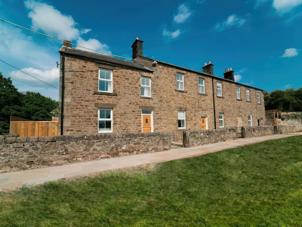 A house with multiple windows and doors at Foundry Farm Apartment