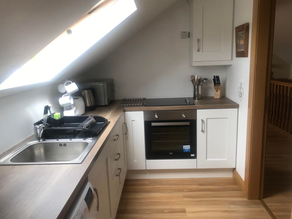 A kitchen with sink and oven at Dungannon 2 Bed Bungalow - Sleeps 5 - Pet Friendly near Dungannon