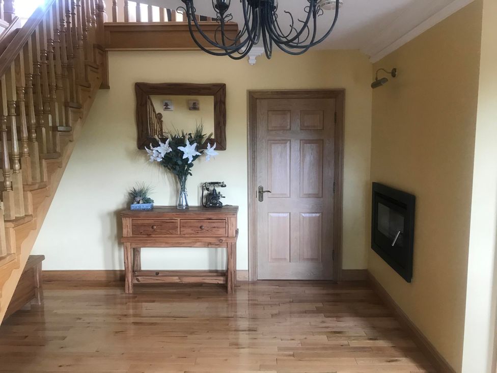 A hallway with stairs, a mirror, and a table at Dungannon 2 Bed Bungalow - Sleeps 5 - Pet Friendly near Dungannon